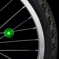 Mini luces led para ruedas de bicicleta 4 pack surtido (2 rojos, 1 azul y 1 verde), baterías reemplazables, resistente al clima, giro de on-off