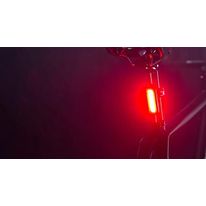 Luz Blinder Mob V MR Chips Black, luz roja posterior, base negra, recargable vía USB, 44 lúmenes, 3 correas intercambiables, 5 modos, 51 x 42 mm
