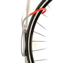 Rack de pared para bicicleta Leonardo, la bandeja evita marcas de llantas en la pared, recubierto de goma, neumáticos de hasta 2.5"ancho, soporta 18kg