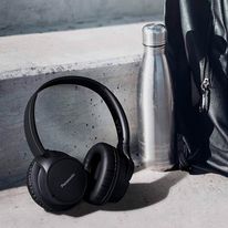 Audífono Bluetooth Over ear RB-HF520B con 50h de batería, carga rápida, Extra Bass System, diseño plegable, micrófono incorporado, Negro